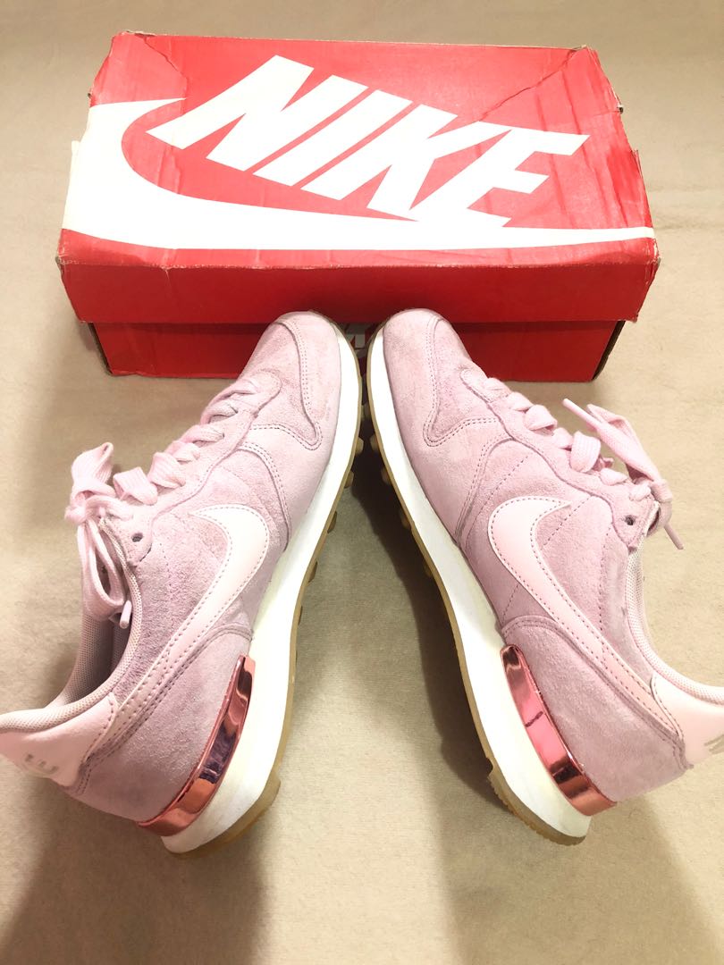 nike internationalist prism pink