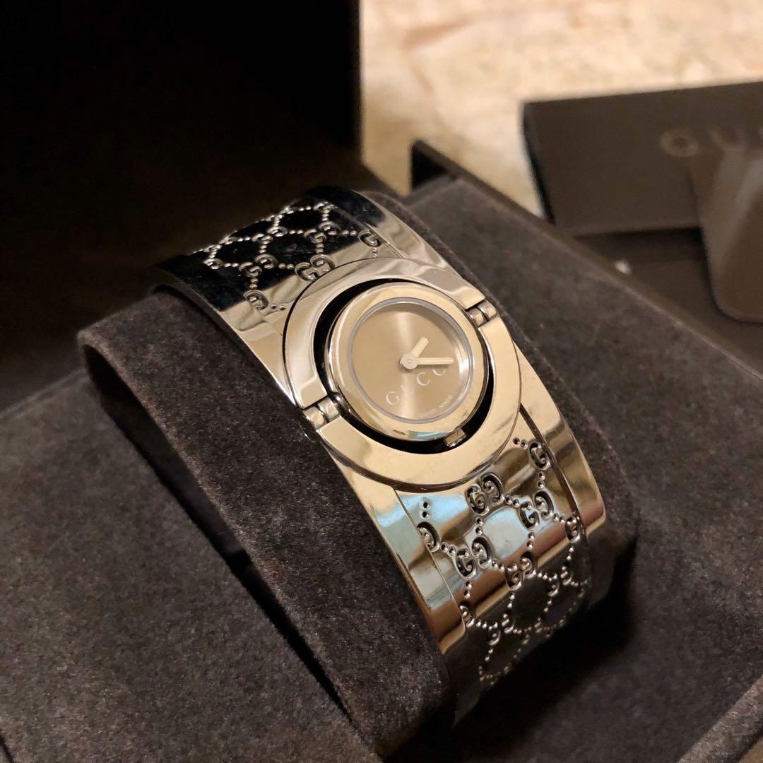Gucci Twirl Bangle ladies watch jam 