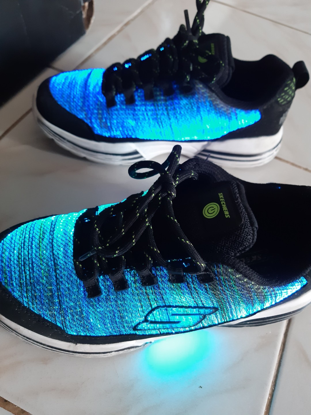 skechers illuminator sneakers
