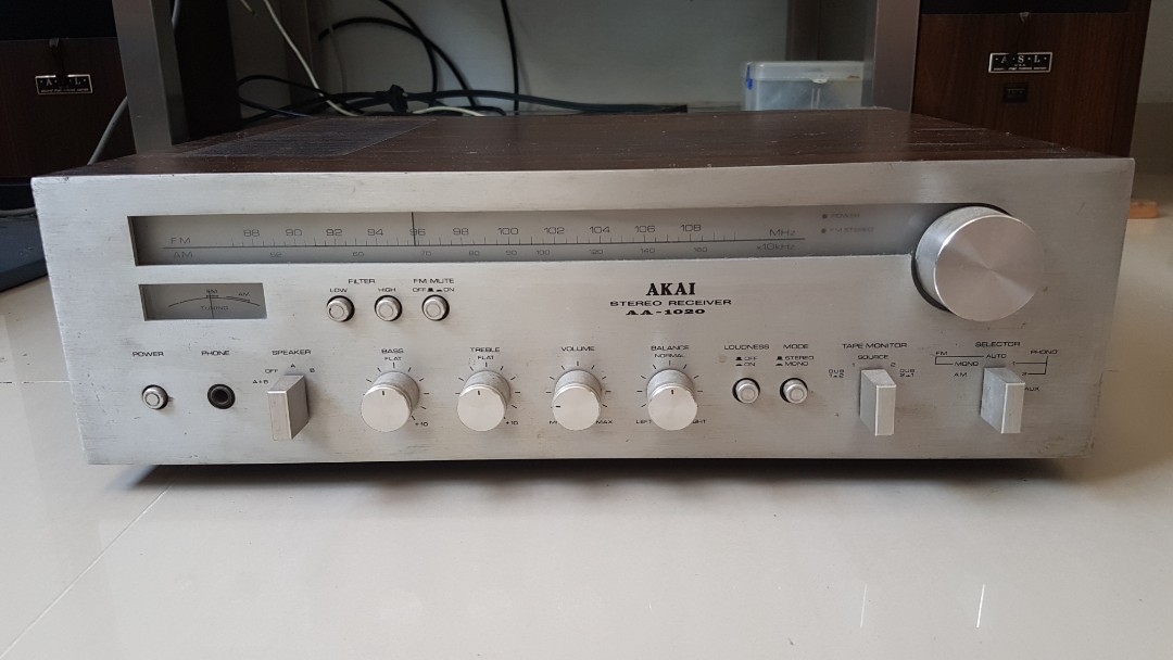 Akai AA-1020 Vintage Stereo Receiver ca 1976-79 made in Japan 