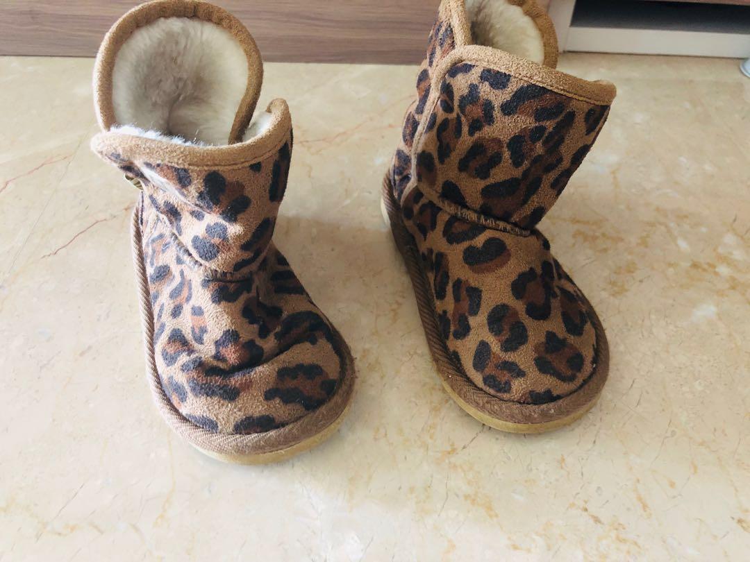 Baby Toddler UGG lookalike boots Super adorable fits 16cm