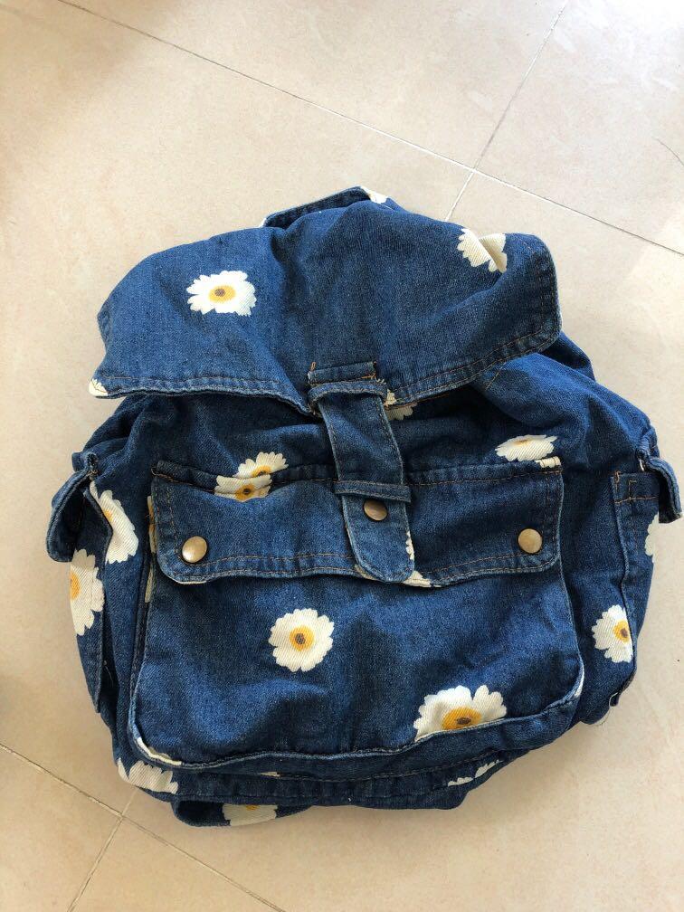 Daisy backpack （分類：背囊）位於 Hong Kong。 由 trista__ 提交（商品編號 265485568，圖片 1）。簡介： 。