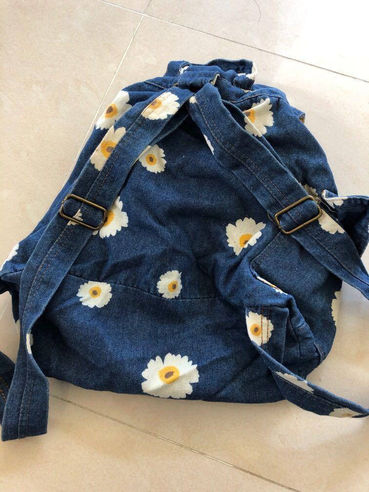 Daisy backpack （分類：背囊）位於 Hong Kong。 由 trista__ 提交（商品編號 265485568，圖片 2）。簡介： 。