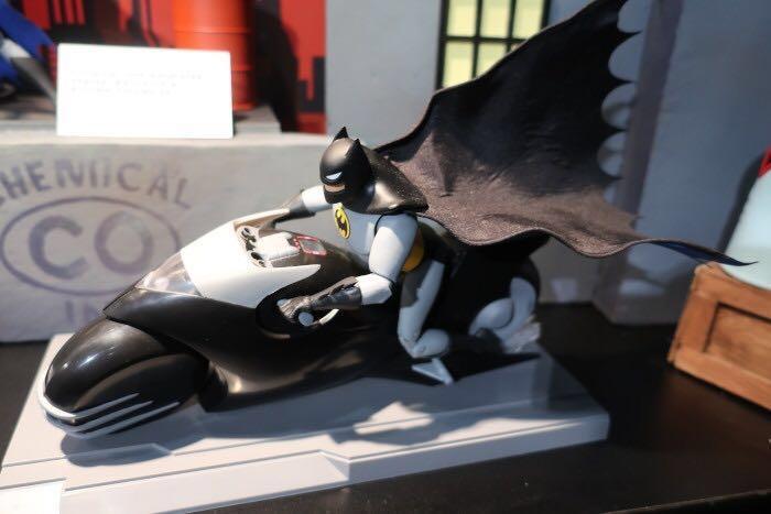 DC Collectibles Batman The Animated Series BATCYCLE Batman Action Figure Set