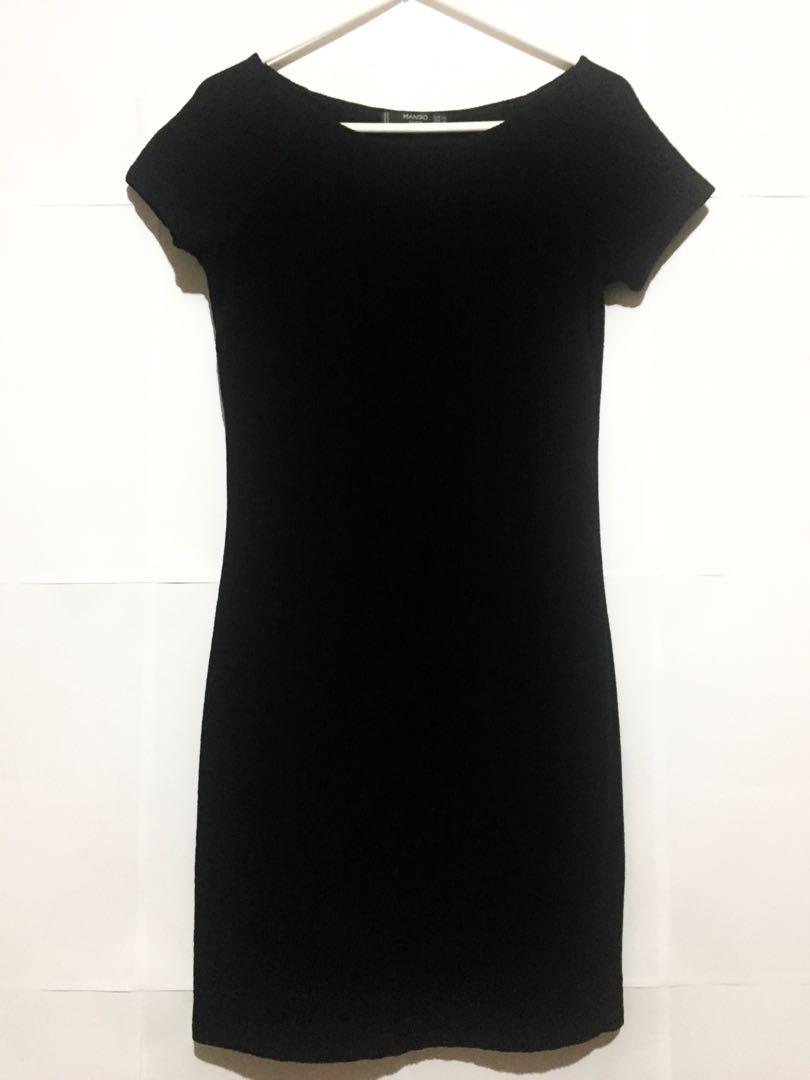 MANGO Black short sleeve bodycon dress (Category: Dresses) located in Lucena. Submitted by eclectiquearchives (Listing ID 265434542, Image 1). Description: MANGO Black short sleeve bodycon dress (stretchable) Fits XSMALL to SMALL Length: 30.5 inches Pre loved In good condition .
