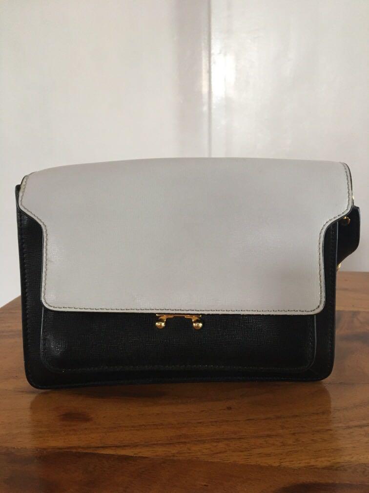 Marni trunk bag (Category: Luxury Bags & Wallets) located in Antipolo. Submitted by shopitsmeanttobe (Listing ID 265492149, Image 1). Description: Marni trunk bag - walang made in italy na stamp -may flaws po sa lock and tarnish ung haedware as seen on photo as seen on crash landing on you cloy ep 16 yoon seri may flaws po pki tignan nlng po sa pictures :).