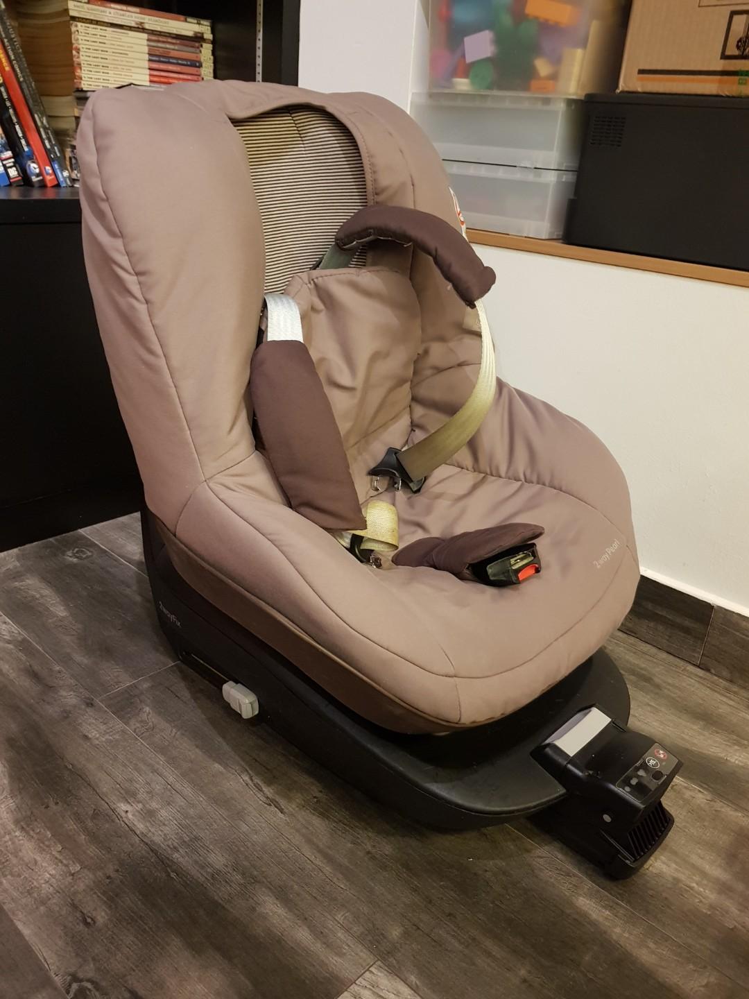 Maxi Cosi 2 way pearl with 2 way fix base plate, Babies & Kids, Going Out, Car Seats on Carousell