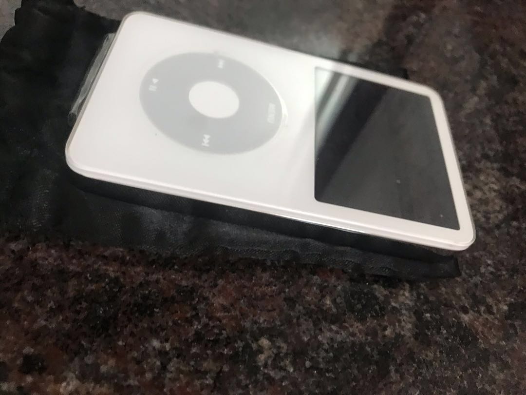 iPod Classic 60 GB And A Free Apple Remote