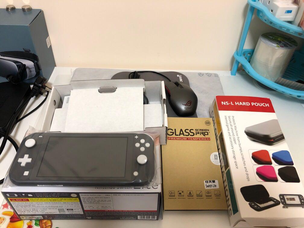 Switch lite (Category: Nintendo) located in Singapore. Submitted by zhi99 (Listing ID 265605262, Image 3). Description: New Nintento switch lite korean set free with screen protector temple glass and the hard pouch! .