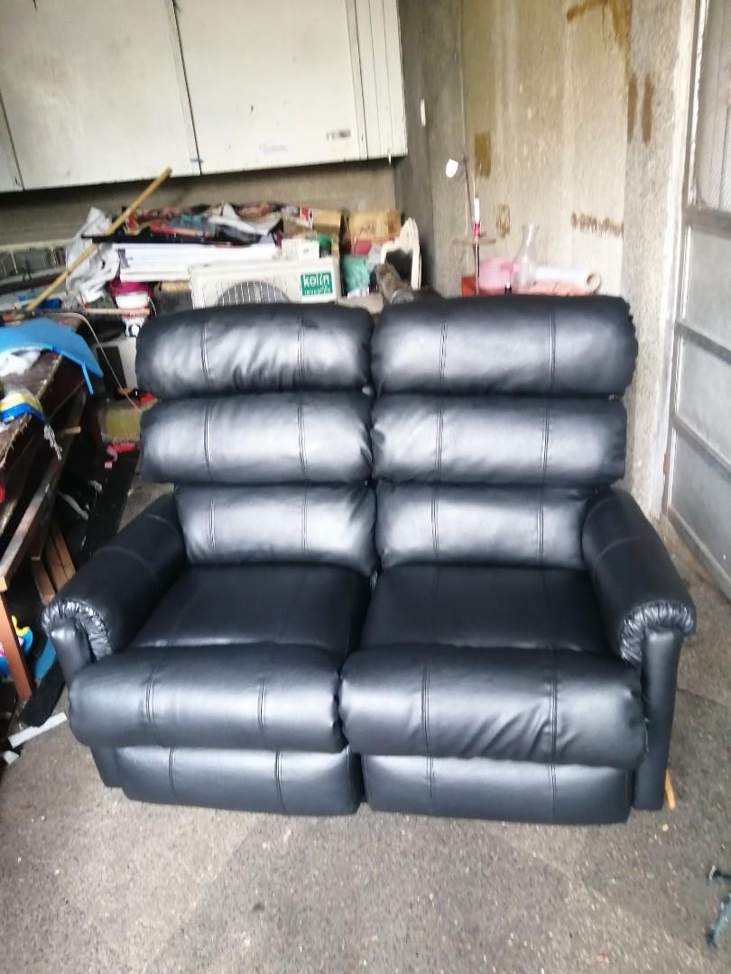 Re-up holster La-Z boy (Category: Sofas) located in Quezon City. Submitted by villaarcaupholstery (Listing ID 265676933, Image 1). Description: .