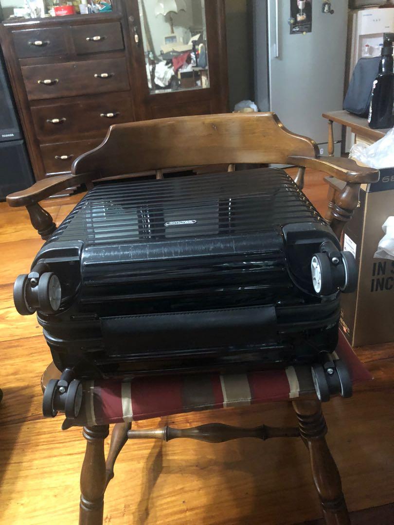 Rimowa Salsa Deluxe 4 Wheels (Category: Luggage) located in Pasig City. Submitted by cjohanson (Listing ID 265733896, Image 1). Description: Rimowa Black Salsa Deluxe 4wheels Used Thanks Meetups in my area, Capitol Commons.