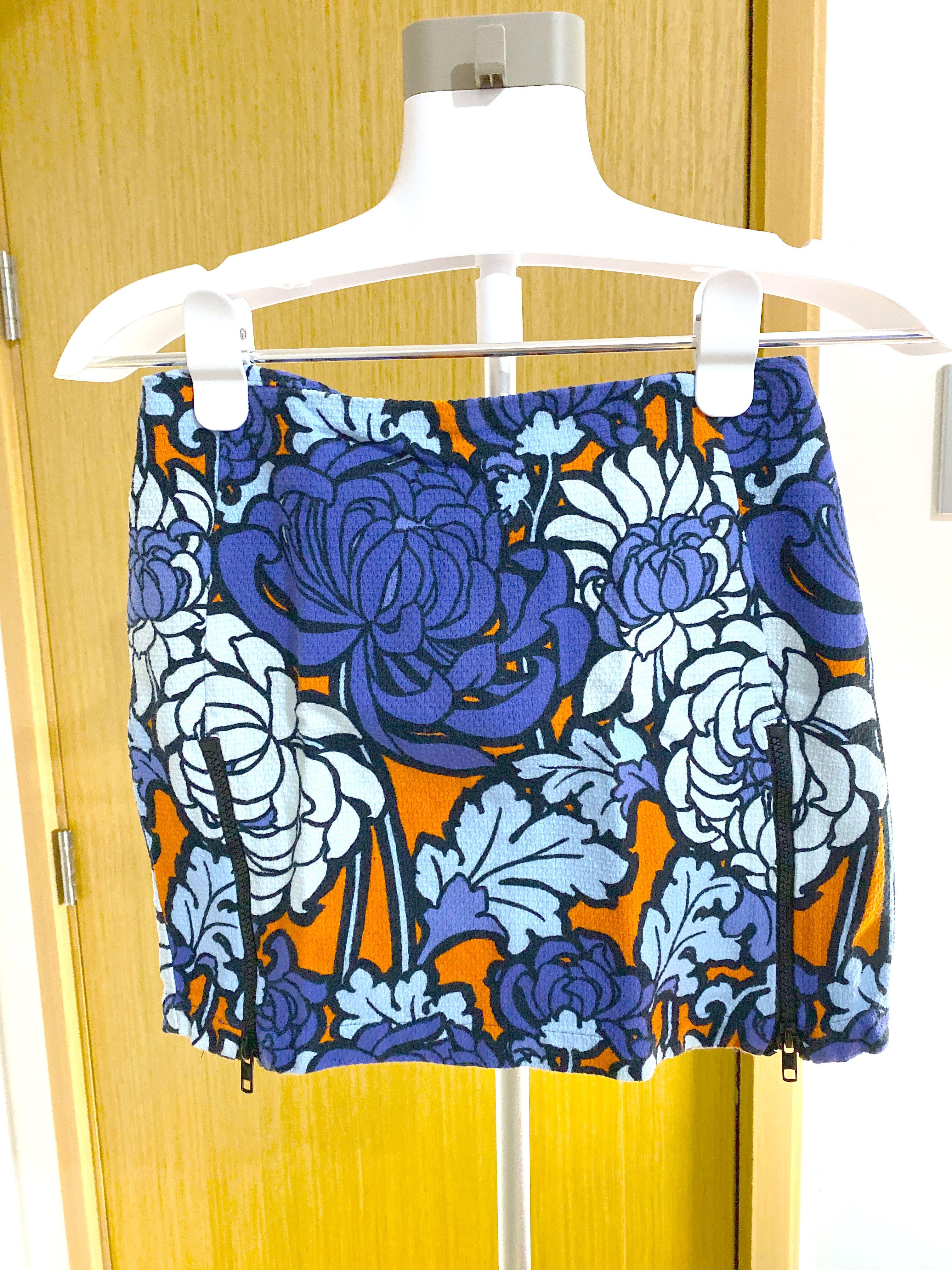 TOPSHOP Floral Mini skirt (Category: Skirts) located in Makati City. Submitted by dmv112115 (Listing ID 265700624, Image 1). Description: Nice skirt with floral prints. Very stylish and material is thick and good quality. Clearing out my closet. All barely used and in good condition (some I’ve already forgotten I had them!) Selling branded items for cheap because goal is to clear before the new year **eyes closed**.