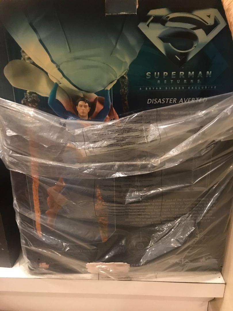 WETA STUDIOS SUPERMAN DISASTER AVERT STATUE/DIORAMA (RARE & LIMITED