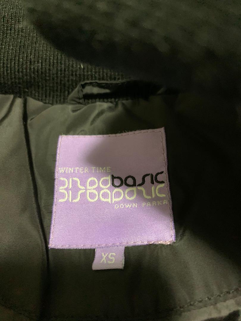 Winter Time Down Jacket (Category: Coats, Jackets and Outerwear) located in Singapore. Submitted by jamie27 (Listing ID 265738477, Image 2). Description: Only wore for 3 times, in very very good conditions. Selling due to I have too many winter jackets .