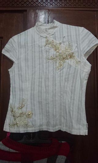 Blouse Putih aplikasi renda