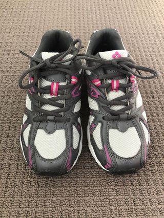 Women’s Runners - Size 6  (Grey, White & Pink)