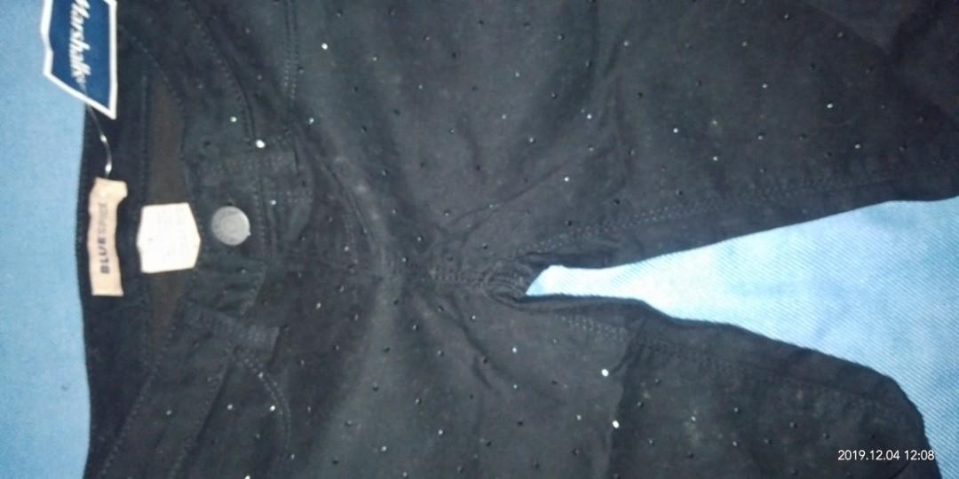 Black pants (Category: Babies & Kids Fashion) located in Valenzuela. Submitted by mjhane21 (Listing ID 265831364, Image 2). Description: Strechable.