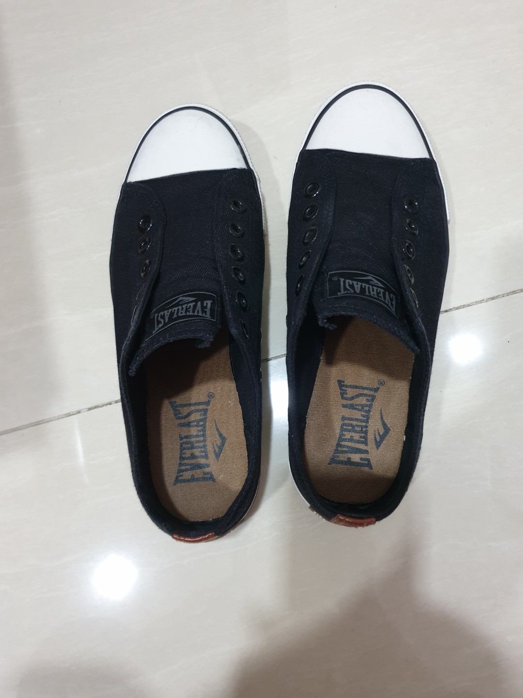 Everlast sneakers, Women's Fashion, Footwear, Sneakers on Carousell