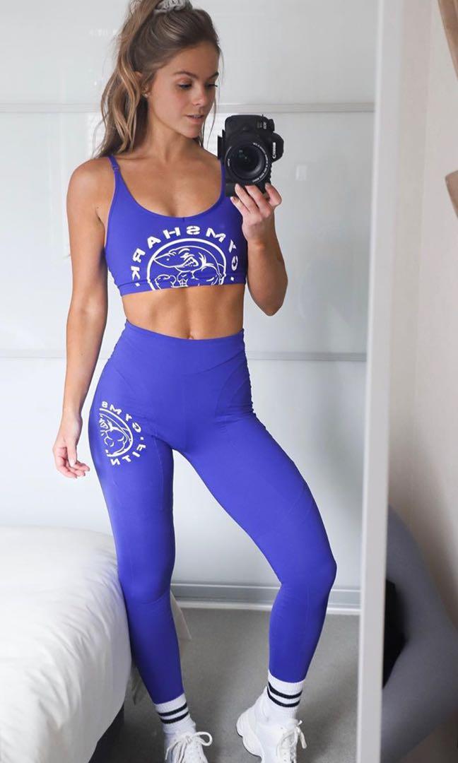 Gymshark Legacy Set in Size S- blue (leggings & sports bra
