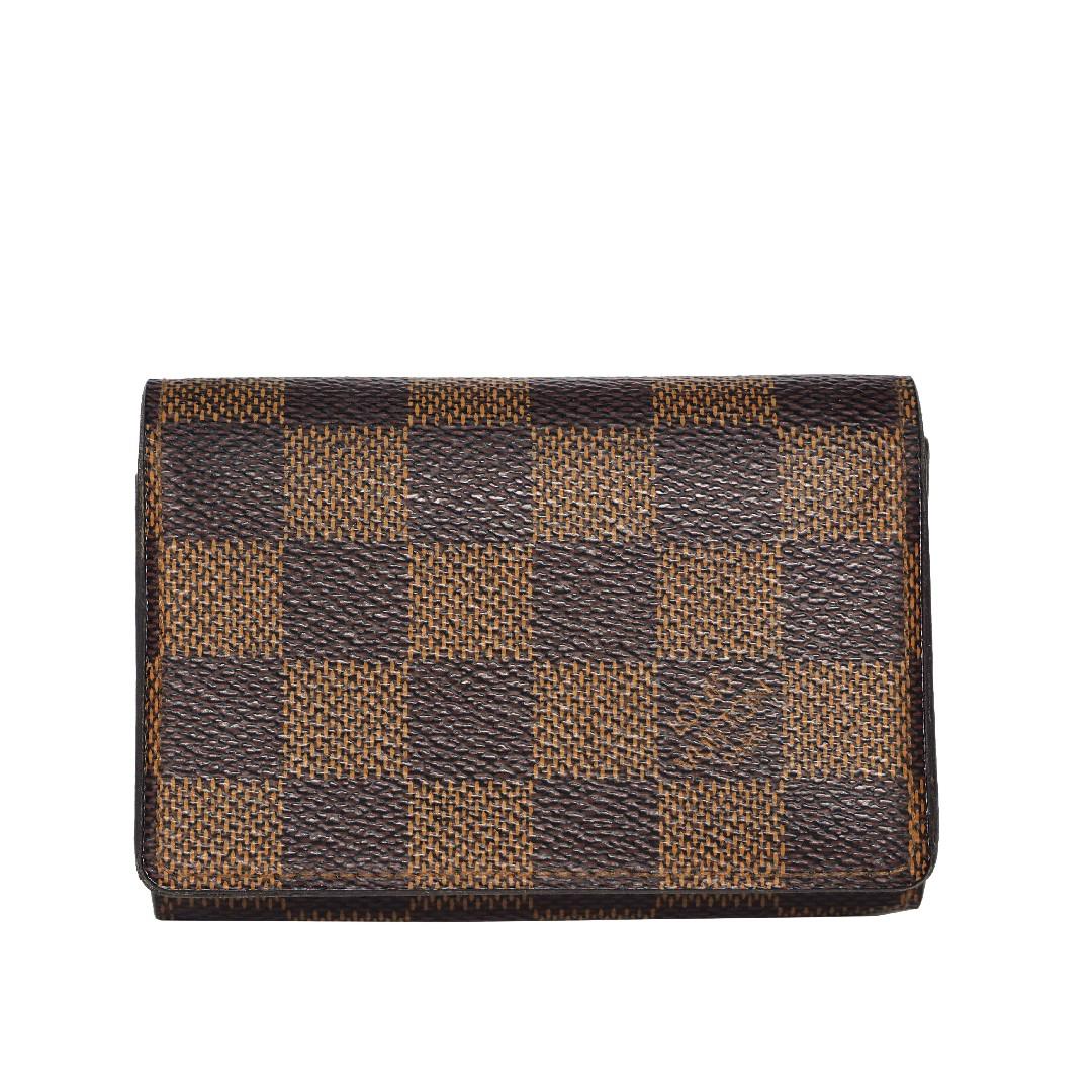 If you need a card holder, I recommend this piece. #louisvuitton