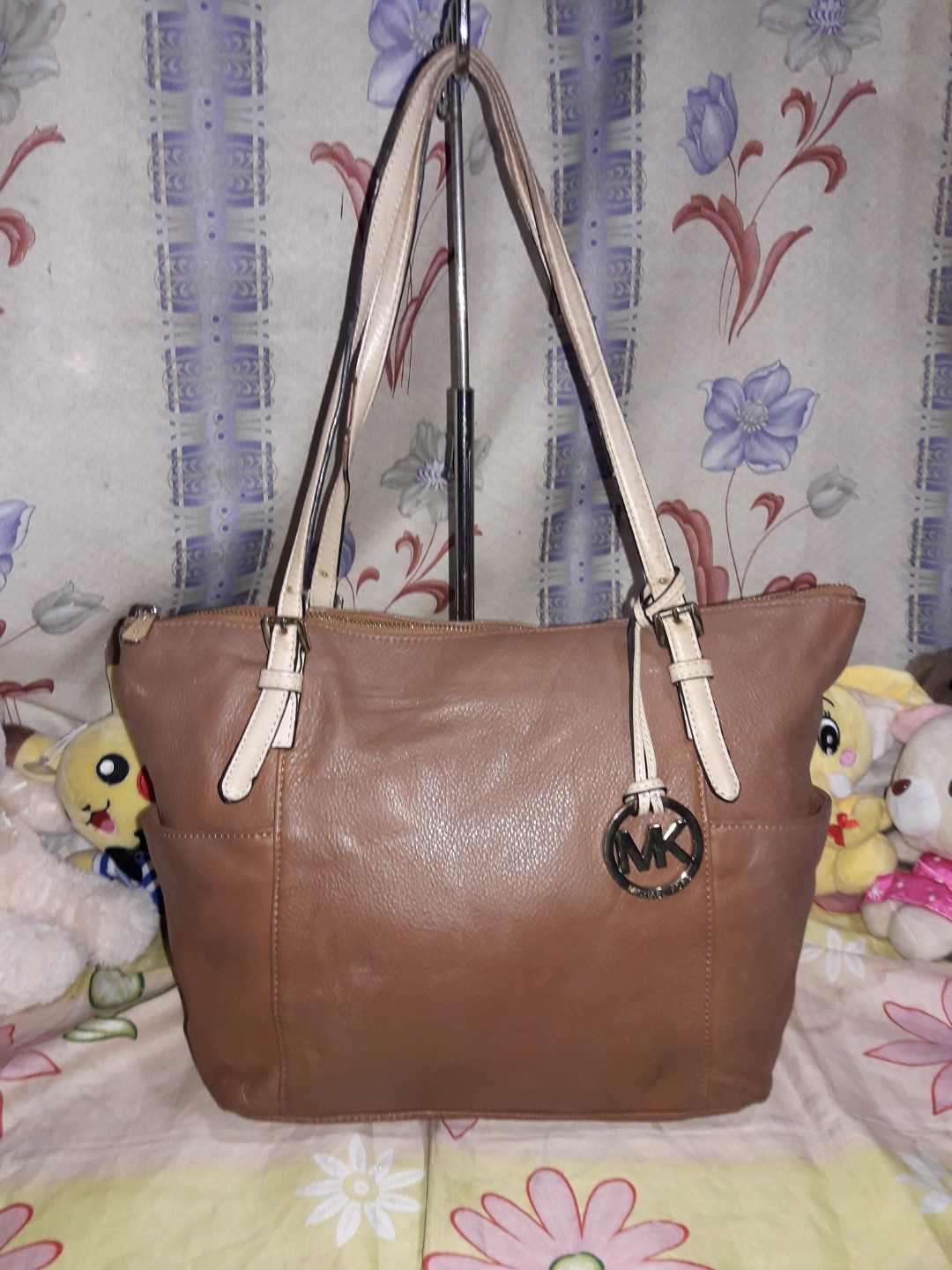MK Michael Kors brown leather tote bag with hangtag, Luxury, Bags & Wallets  on Carousell