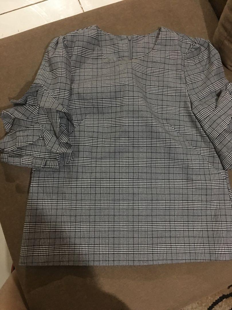 Office blouse (Category: Blouses) located in Imus. Submitted by katykit (Listing ID 265944345, Image 1). Description: .