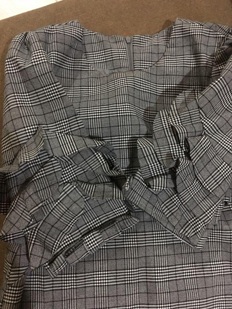 Office blouse (Category: Blouses) located in Imus. Submitted by katykit (Listing ID 265944345, Image 2). Description: .