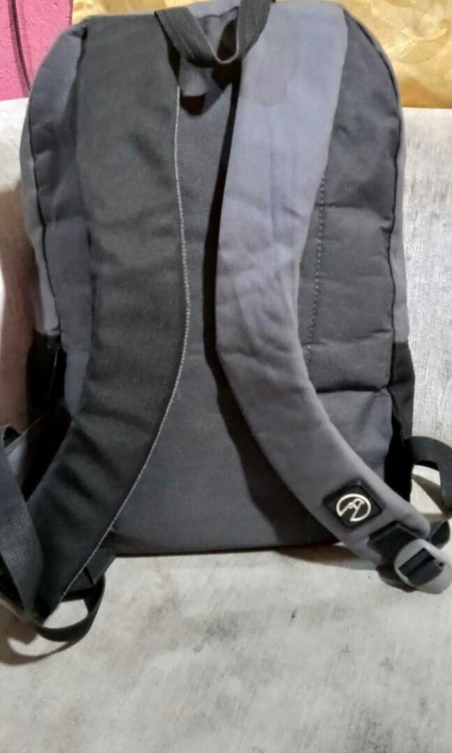ORIG hawk backpack (Category: Backpacks) located in Cavite. Submitted by crizza16 (Listing ID 265914521, Image 2). Description: .
