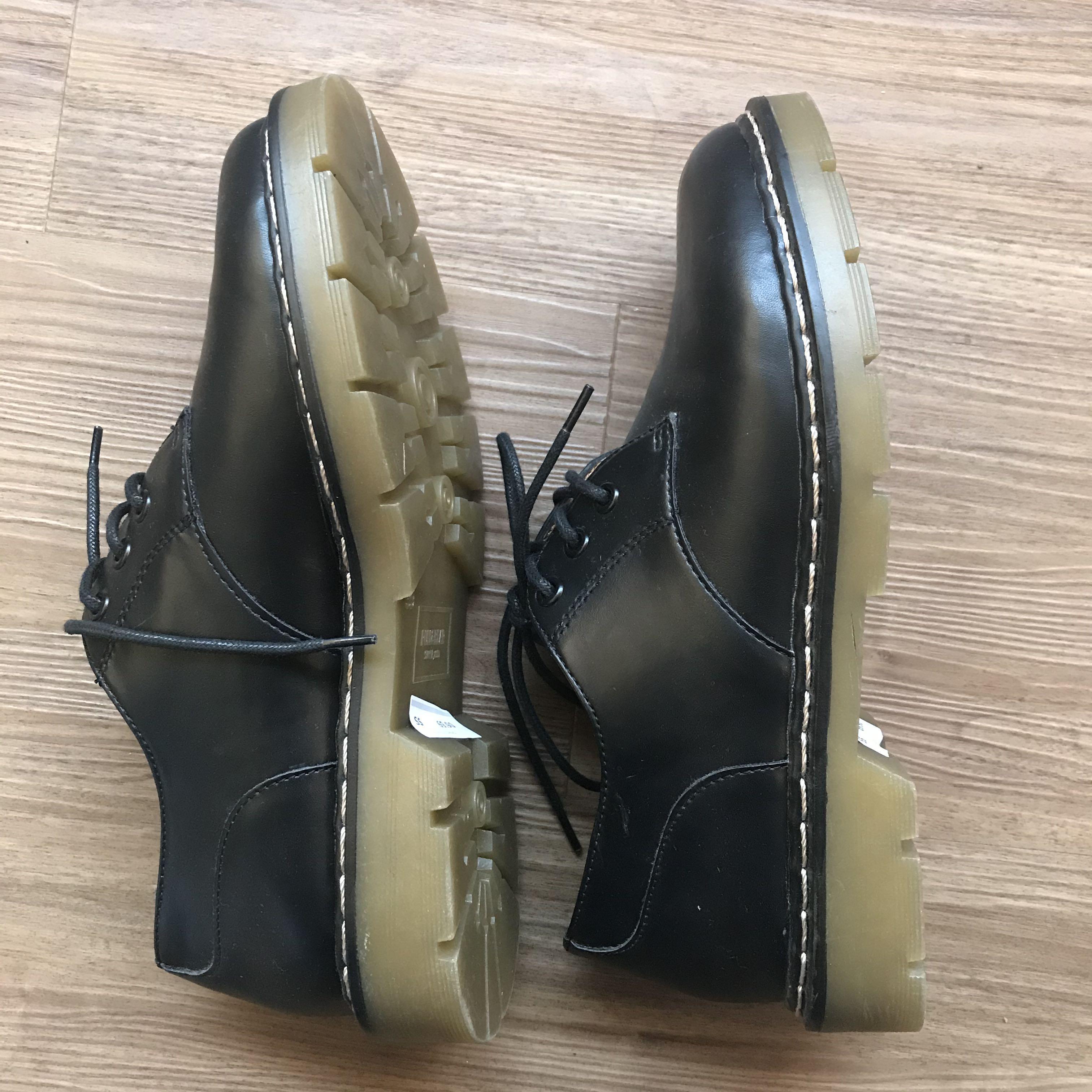 Pull and store bear dr martens