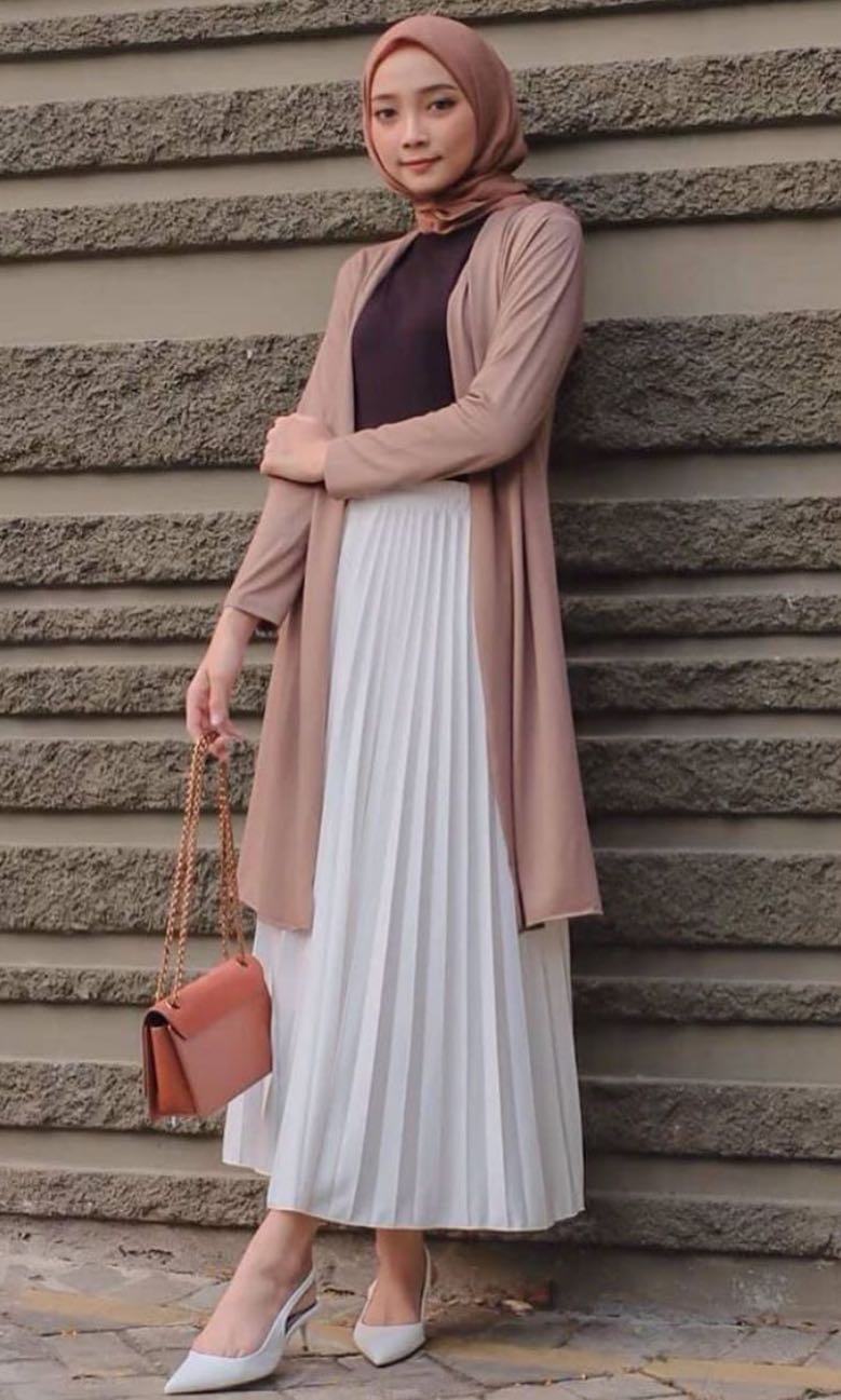 White skirt outfit hijab online