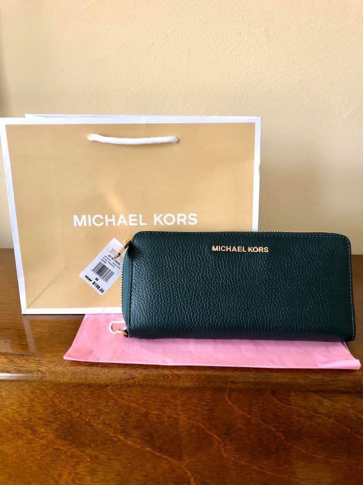 💯Authentic Michael Kors Wallet (Category: Luxury Bags & Wallets) located in Cebu City. Submitted by stargazer0721 (Listing ID 265985412, Image 1). Description: Brand New & Authentic MK Wallet On hand item With complete inclusion .