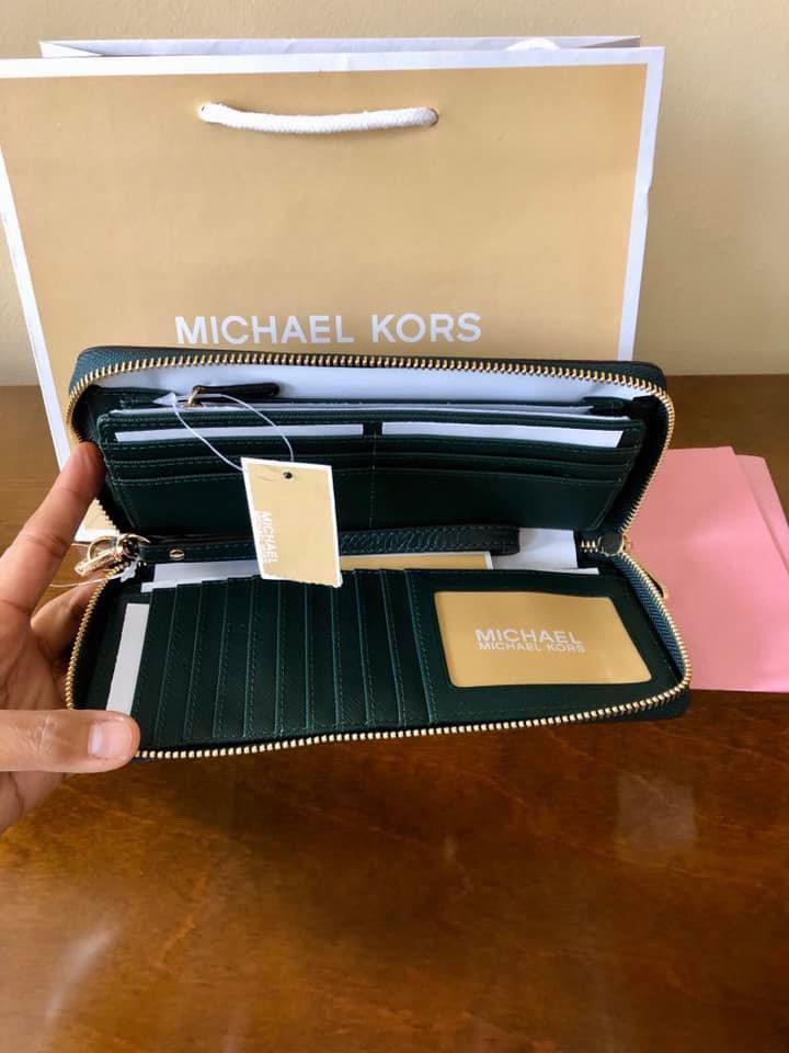 💯Authentic Michael Kors Wallet (Category: Luxury Bags & Wallets) located in Cebu City. Submitted by stargazer0721 (Listing ID 265985412, Image 2). Description: Brand New & Authentic MK Wallet On hand item With complete inclusion .