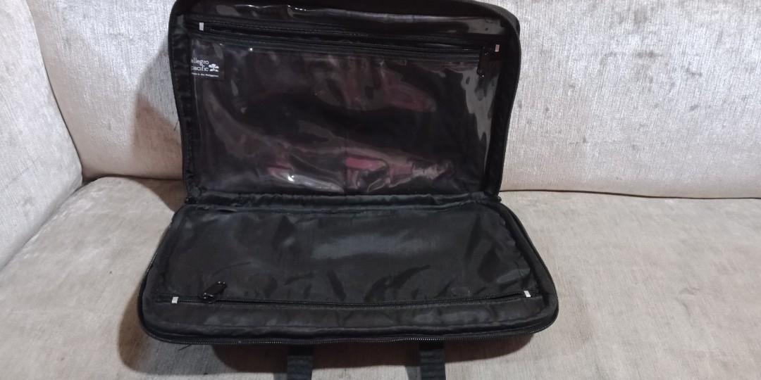 celebrity document bag (Category: Tote Bags) located in Cavite. Submitted by crizza16 (Listing ID 265972042, Image 3). Description: looks new.