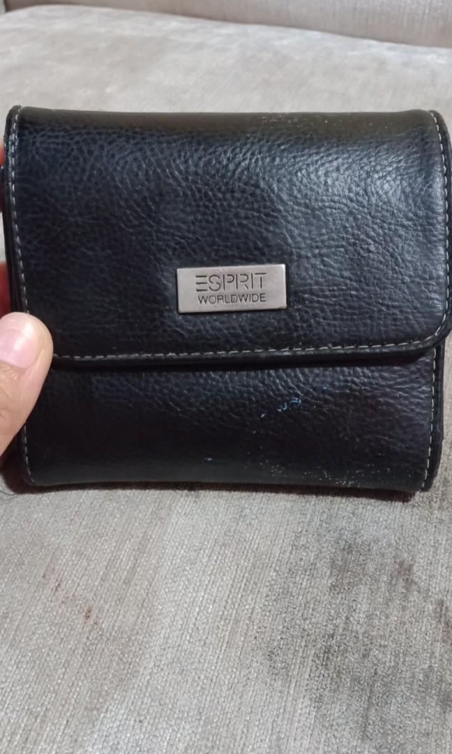 Esprit black wallet (Category: Luxury Bags & Wallets) located in Cavite. Submitted by crizza16 (Listing ID 265972426, Image 1). Description: .
