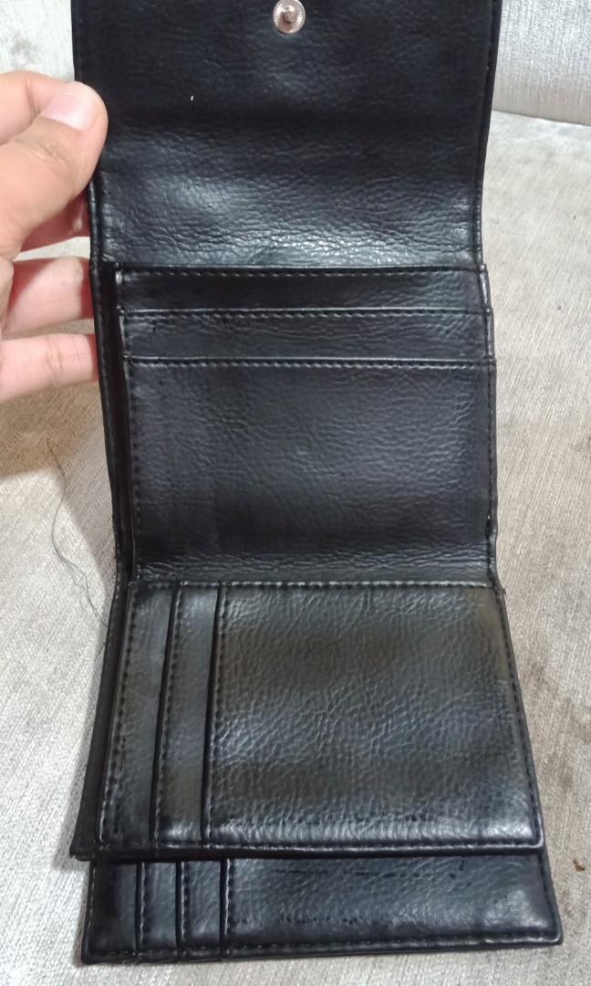 Esprit black wallet (Category: Luxury Bags & Wallets) located in Cavite. Submitted by crizza16 (Listing ID 265972426, Image 2). Description: .