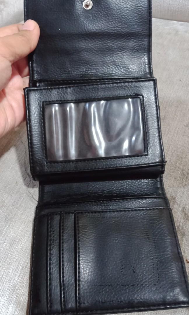 Esprit black wallet (Category: Luxury Bags & Wallets) located in Cavite. Submitted by crizza16 (Listing ID 265972426, Image 3). Description: .