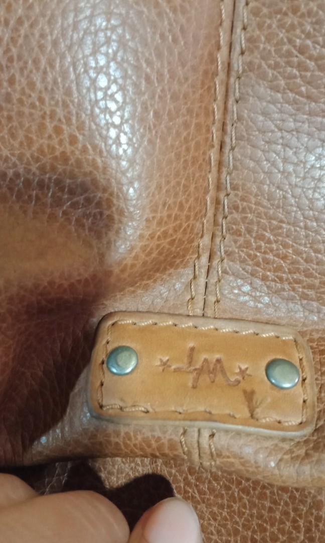Genuine leather shoulder bag (Category: Luxury Bags & Wallets) located in Cavite. Submitted by crizza16 (Listing ID 265972653, Image 3). Description: .