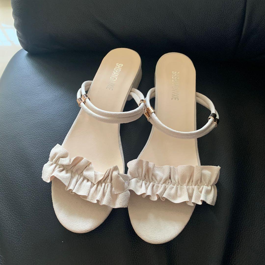 Low heels Ivory Sandals, Women's 