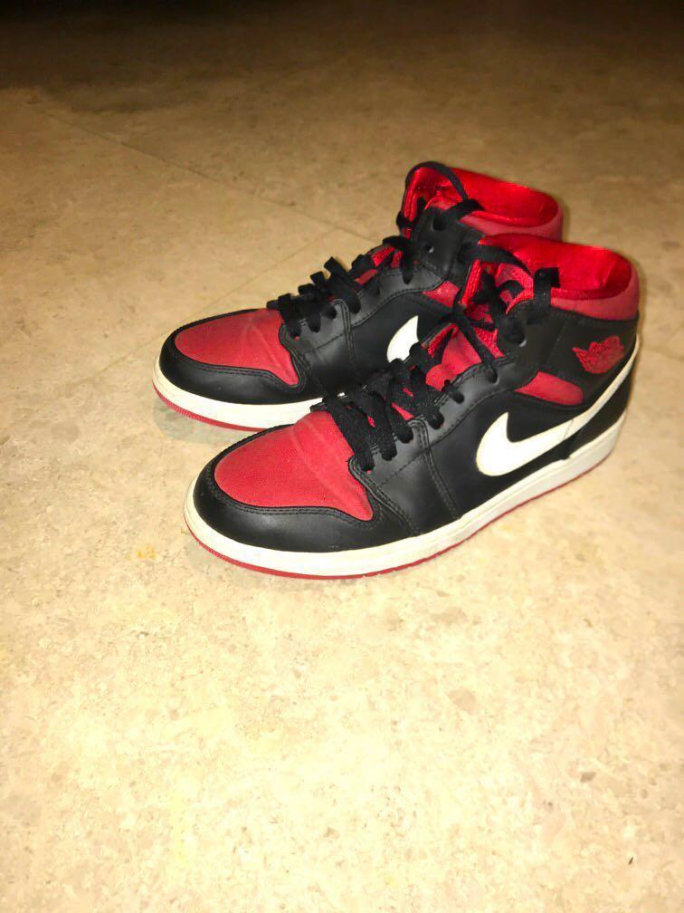 nike air jordan 1 mid white black gym red
