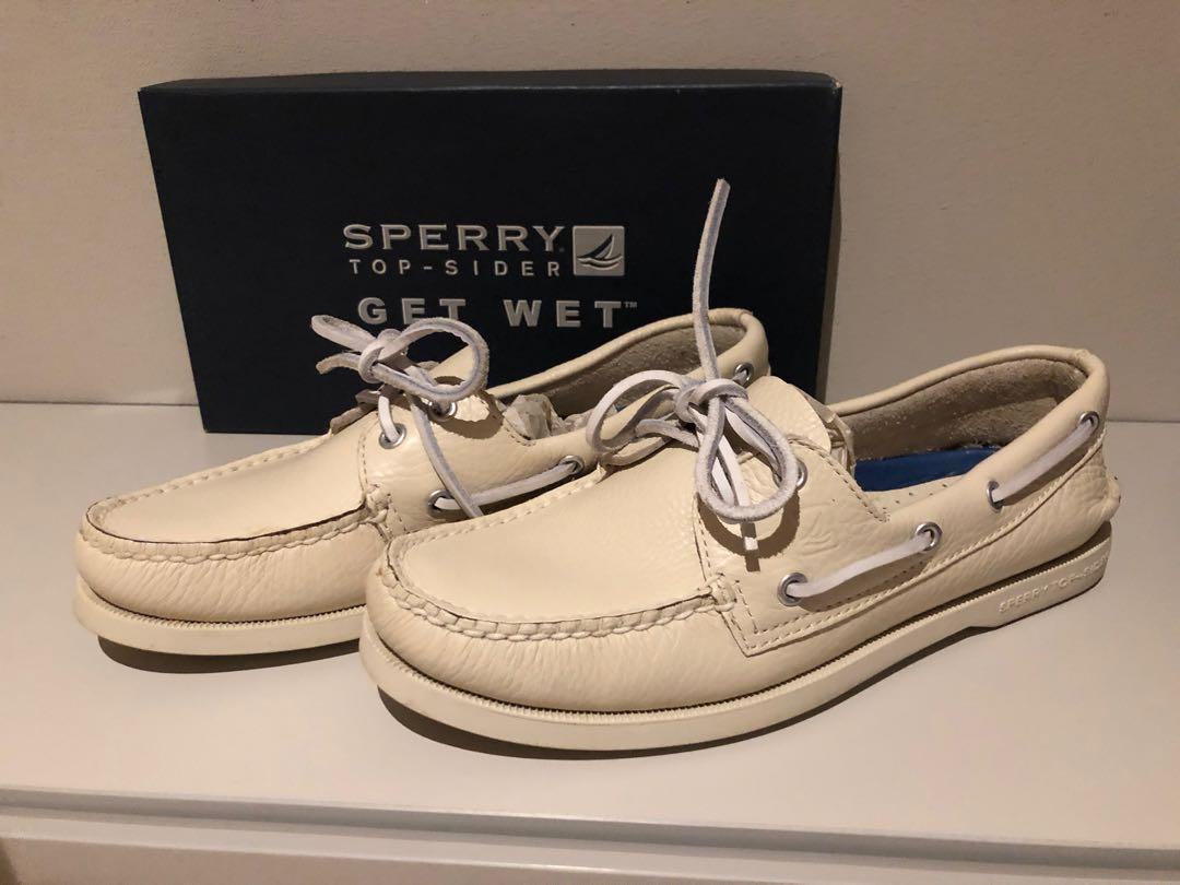 Cream boat shoes store
