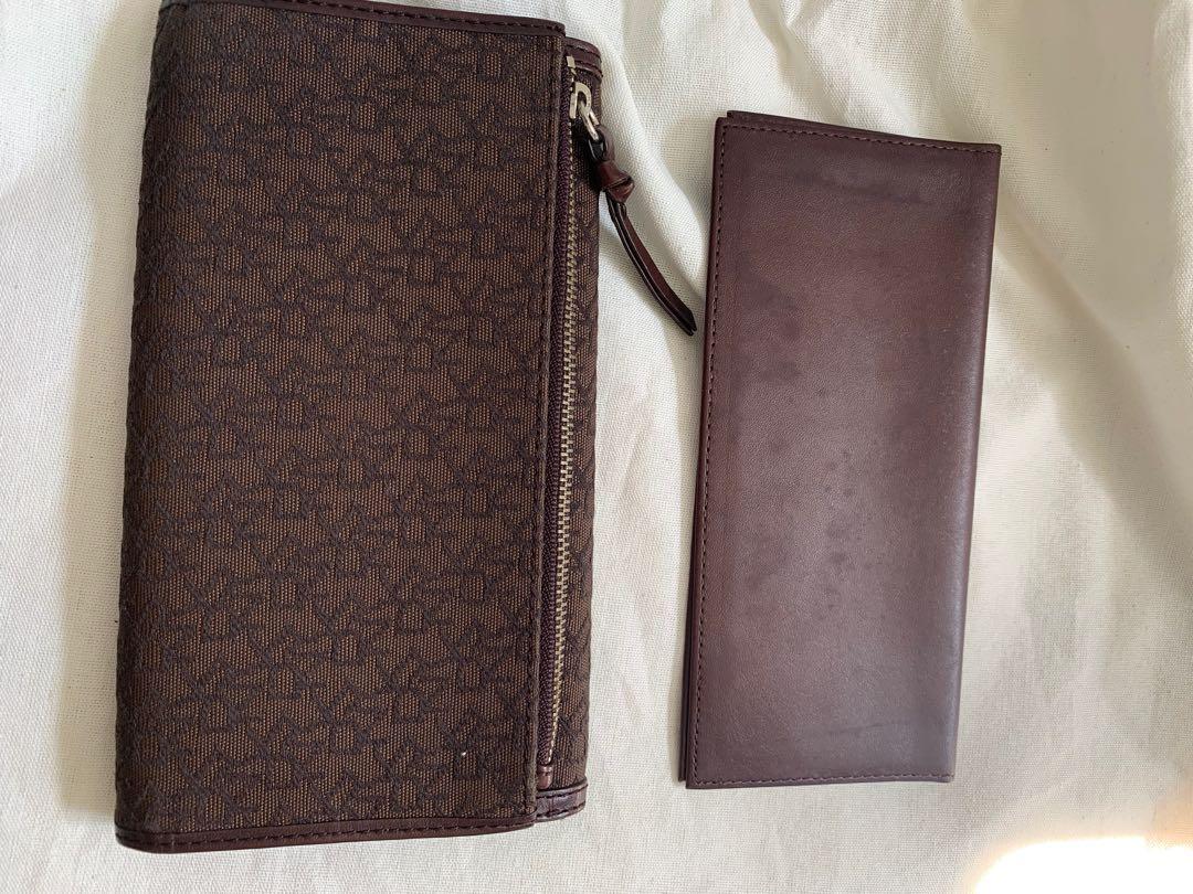 Authentic DKNY wallet (Category: Luxury Bags & Wallets) located in Batangas. Submitted by shop_pinkaholics_closet (Listing ID 266227182, Image 3). Description: Authentic DKNY long wallet Good condition Gently used With dust bag .