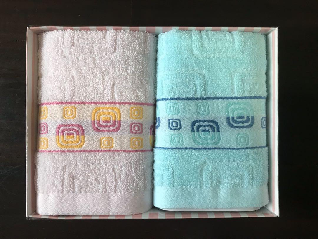 https://media.karousell.com/media/photos/products/2019/12/06/de_homme_towels_1575634937_4839f571_progressive.jpg