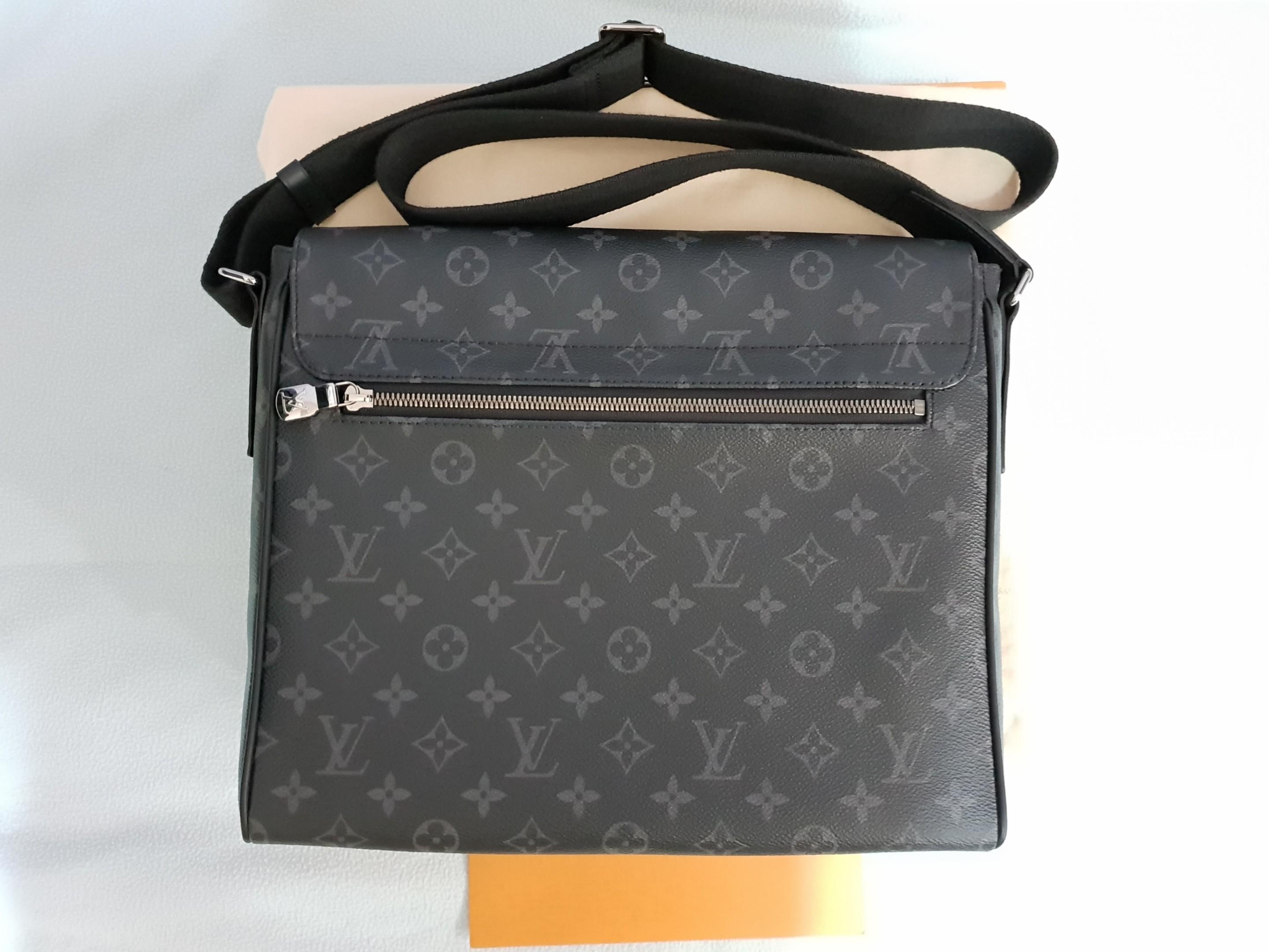 Louis Vuitton District MM M44001, Men's Fashion, Bags, Sling Bags