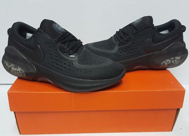 nike joyride triple black