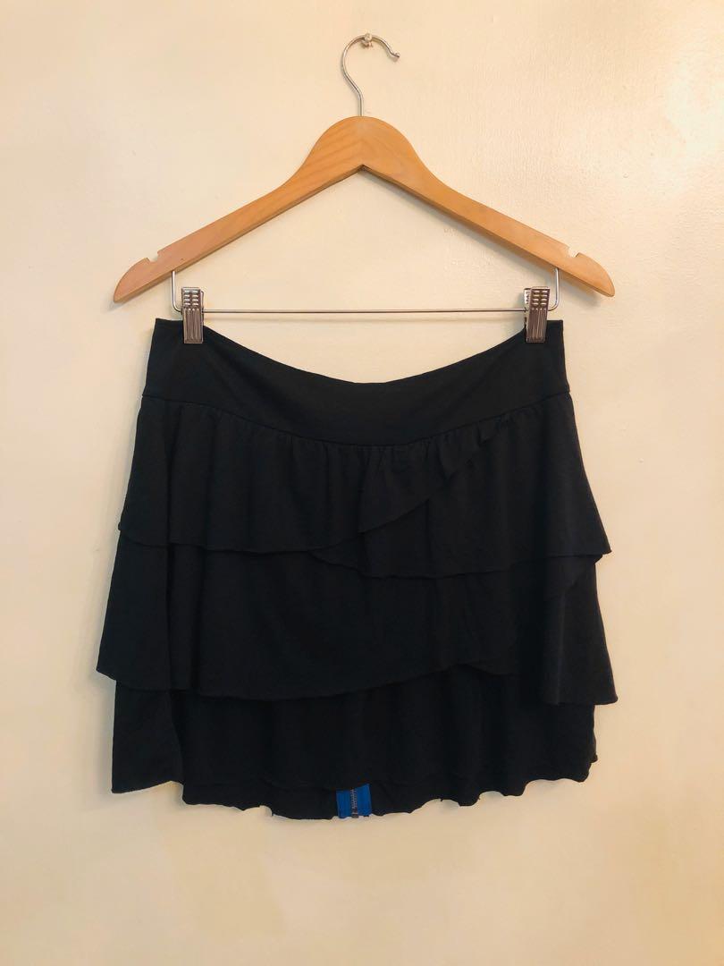 Roxy Skirt (Category: Skirts) located in Quezon City. Submitted by lmdavid (Listing ID 266162753, Image 3). Description: Roxy Medium Original Color: Black .