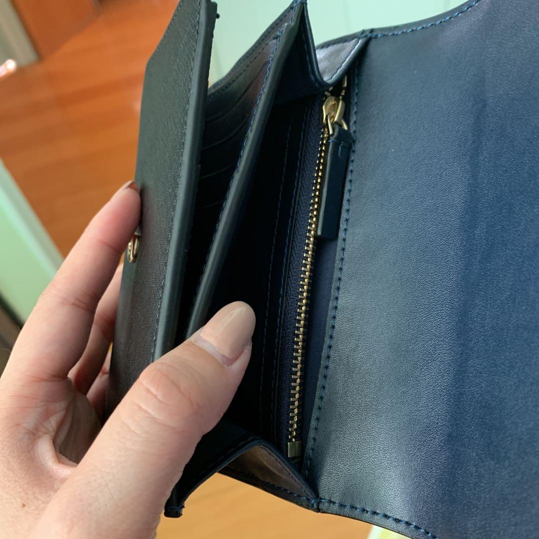 Tory Burch Robinson Foldable medium wallet, 女裝, 手袋及銀包, 手拿包- Carousell