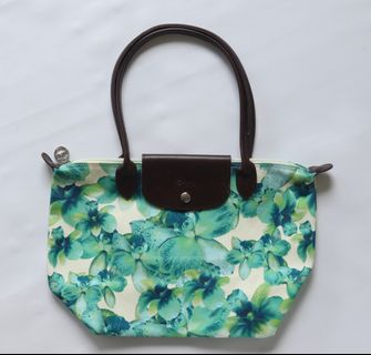 (Kategori: ) berada di . Dikirim oleh natalie_authenticpreloved (ID iklan 266317387, Gambar 1). Deskripsi: .
