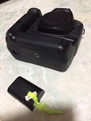 5D MK 2 with BG-E6 one battery,no charger