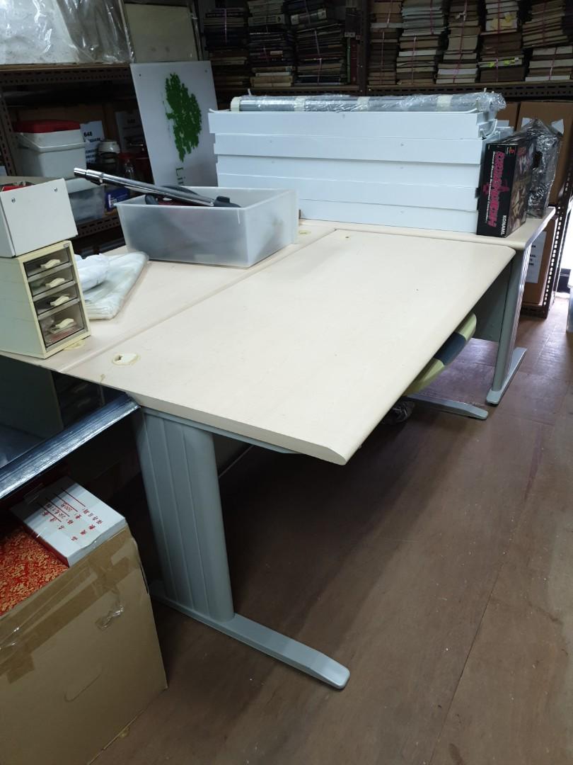 Computer Table (Category: Tables & Sets) located in Singapore. Submitted by seawanderer (Listing ID 266310303, Image 1). Description: 3 numbers of computer desks available. $40 each. $100 for all 3.