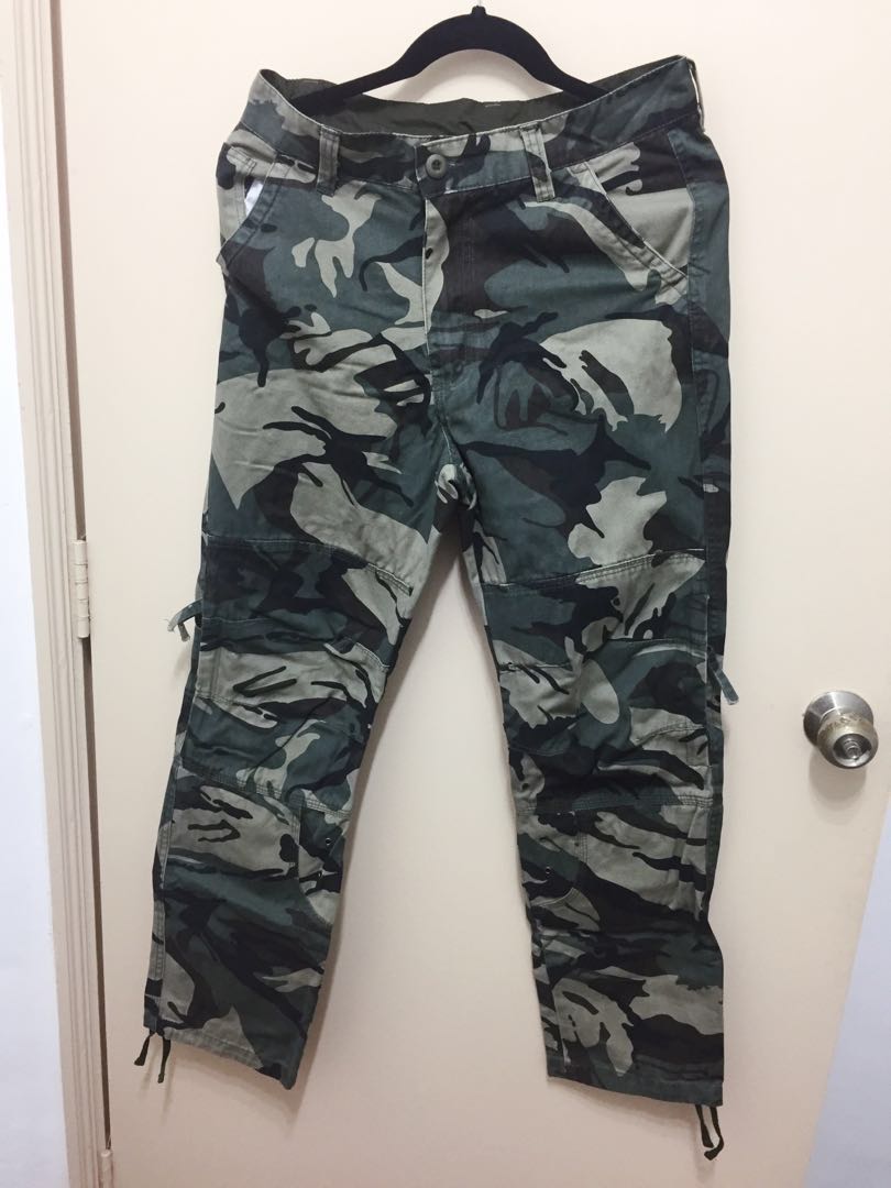 Green camo cargo pants, Men's Fashion, Bottoms, Trousers on Carousell
